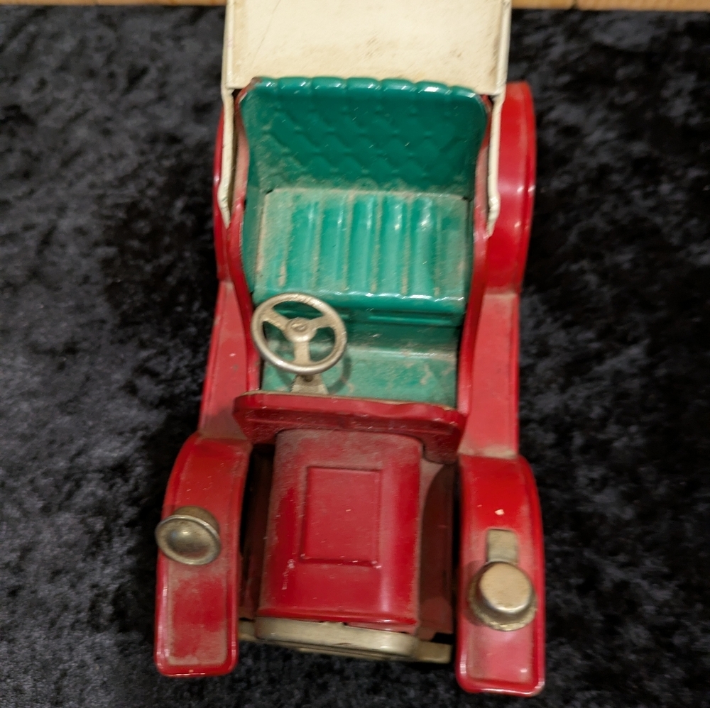 Vintage Tin Friction Classic Red Toy Car Made In Japan - Picture 4 of 7